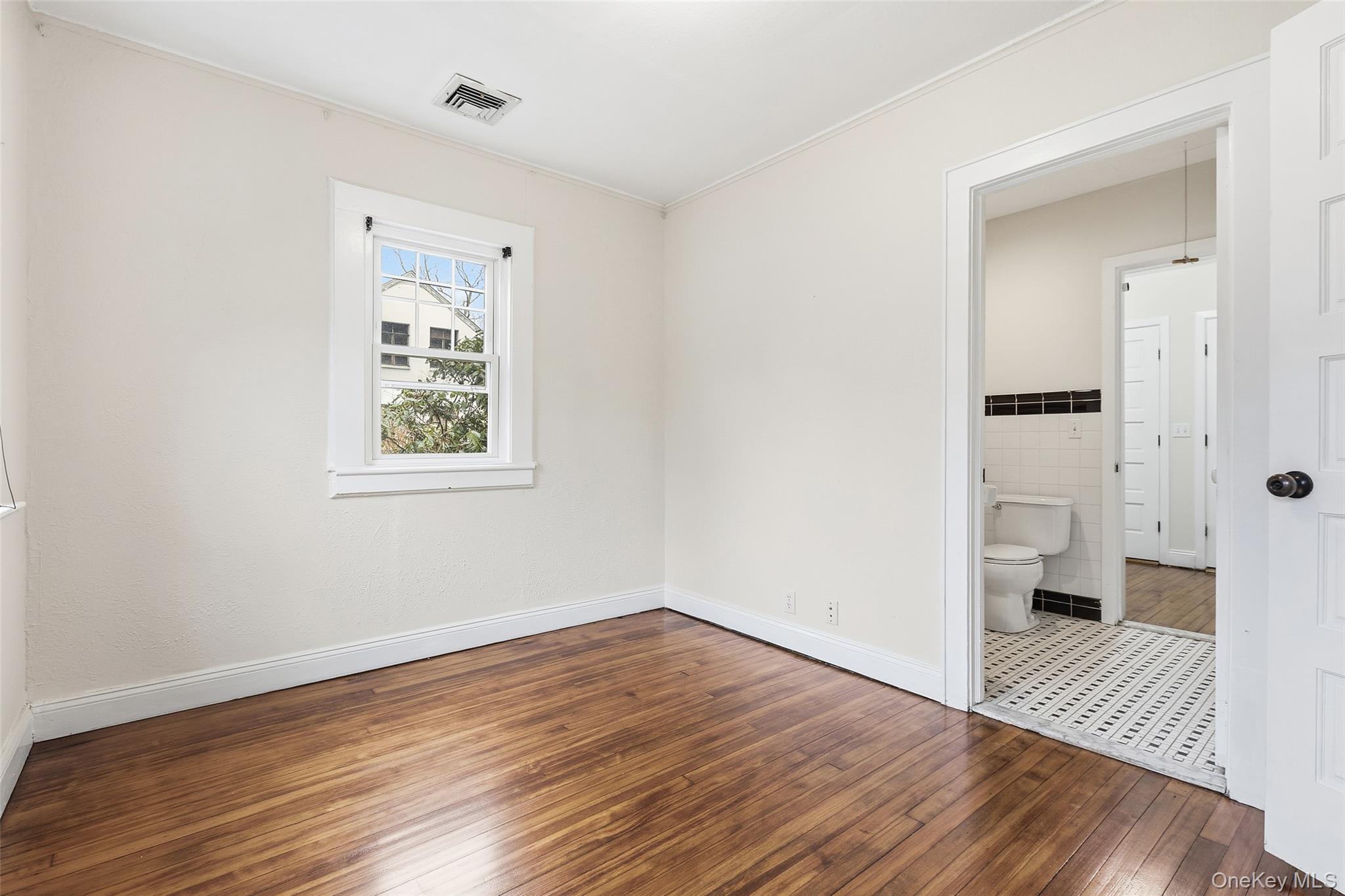 56 Huntville Road Katonah, NY 10536 - Photo 23 of 44 Bedroom 3 with private full bath and Office/ Closets