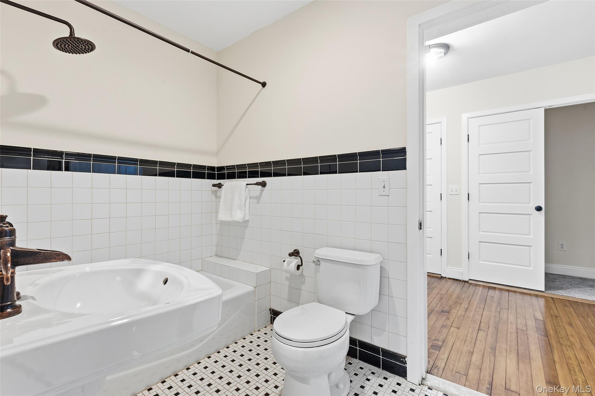 56 Huntville Road Katonah, NY 10536 - Photo 25 of 44 Private bath between bedroom 3 and office/closet room