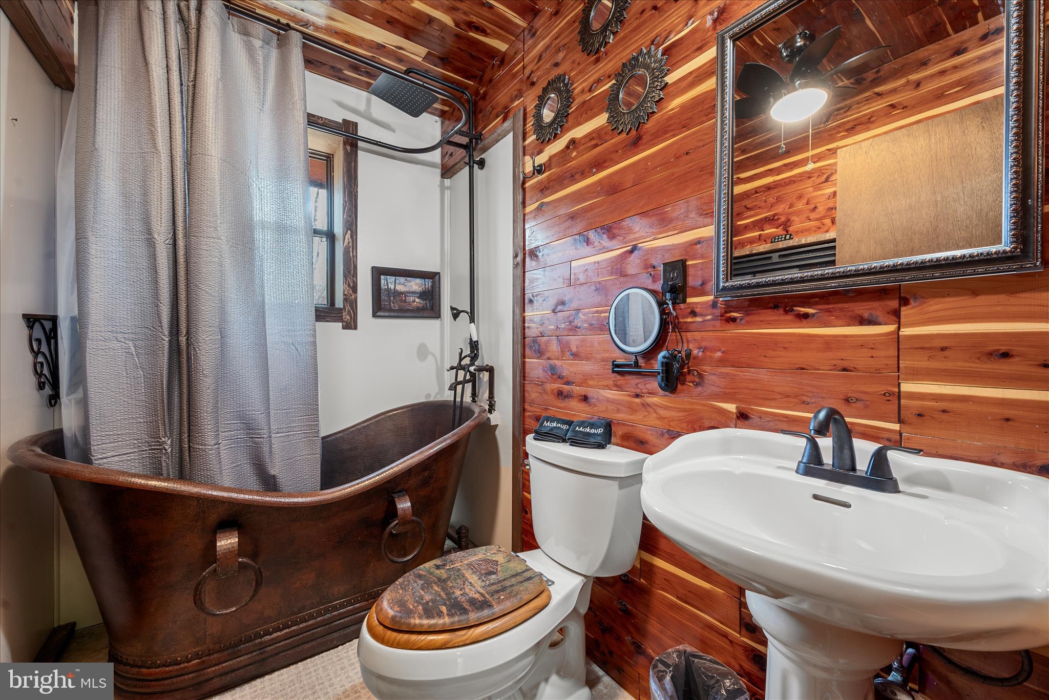 116 Palmer Road Basye, VA 22810 - Photo 12 of 30 Main level bathroom w/soaking copper tub