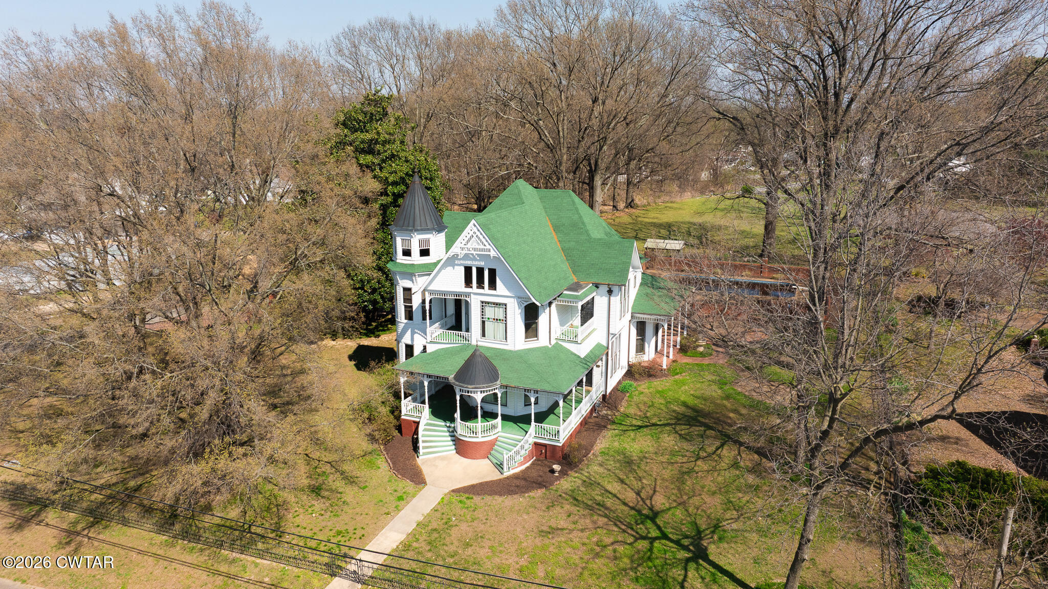 203 North McCombs Street Martin, TN 38237 - Photo 36 of 37 a view of balcony with furniture and garden
