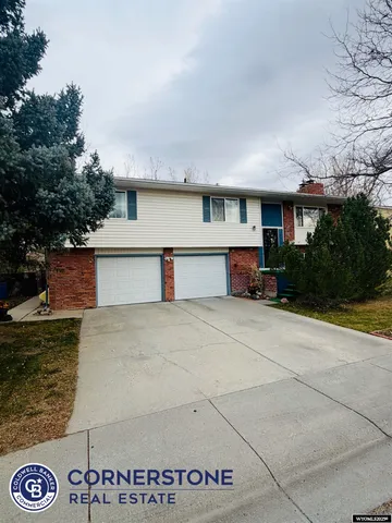 $329,900 | 511 Shannon Drive, Casper, WY 82609