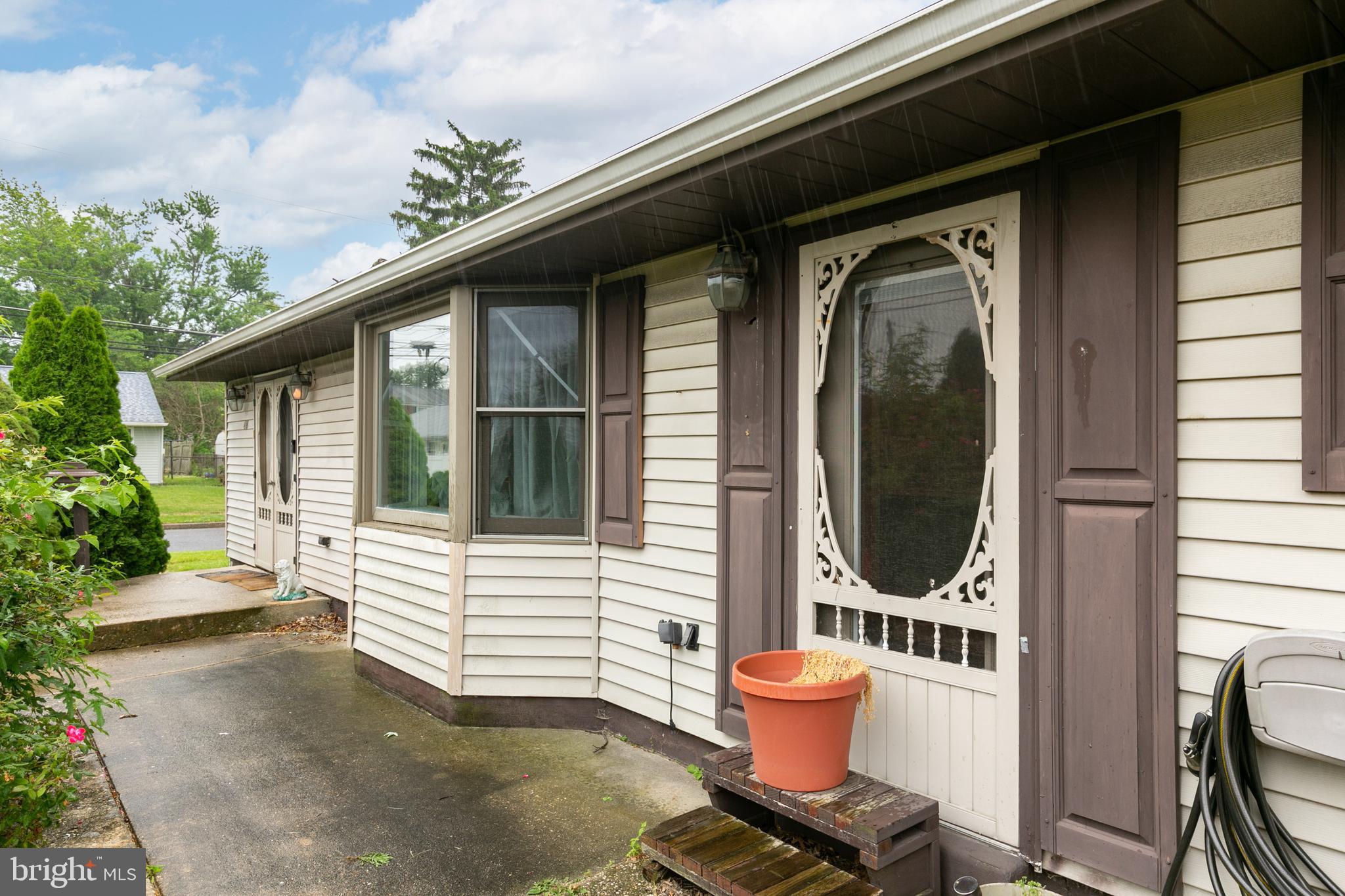 438 Wayne Road Bellmawr, NJ 08031 - Photo 4 of 33