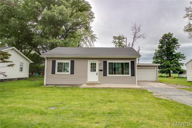 $159,900 | 155 Roberts Street, Jerseyville, IL 62052