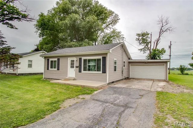 $159,900 | 155 Roberts Street, Jerseyville, IL 62052