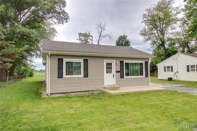 $159,900 | 155 Roberts Street, Jerseyville, IL 62052