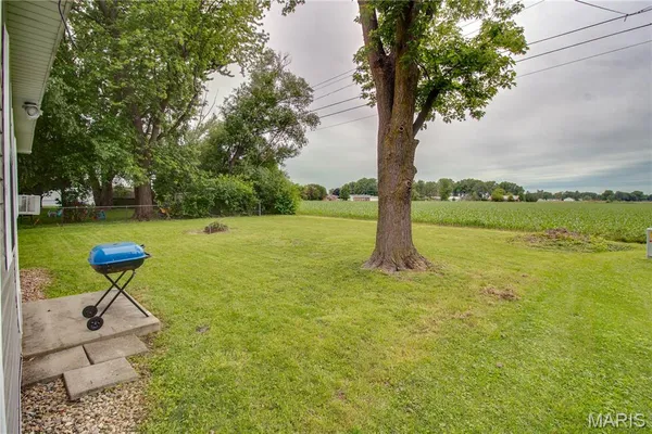 $159,900 | 155 Roberts Street, Jerseyville, IL 62052