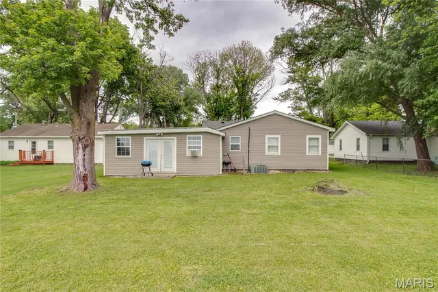 $159,900 | 155 Roberts Street, Jerseyville, IL 62052