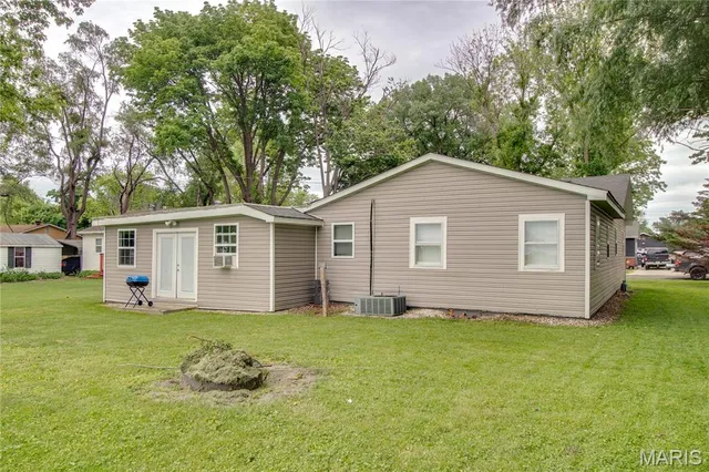 $159,900 | 155 Roberts Street, Jerseyville, IL 62052