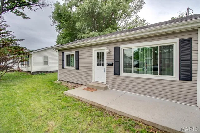 $159,900 | 155 Roberts Street, Jerseyville, IL 62052