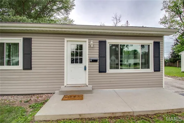 $159,900 | 155 Roberts Street, Jerseyville, IL 62052