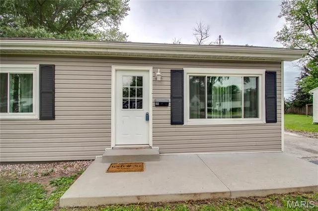 $159,900 | 155 Roberts Street, Jerseyville, IL 62052