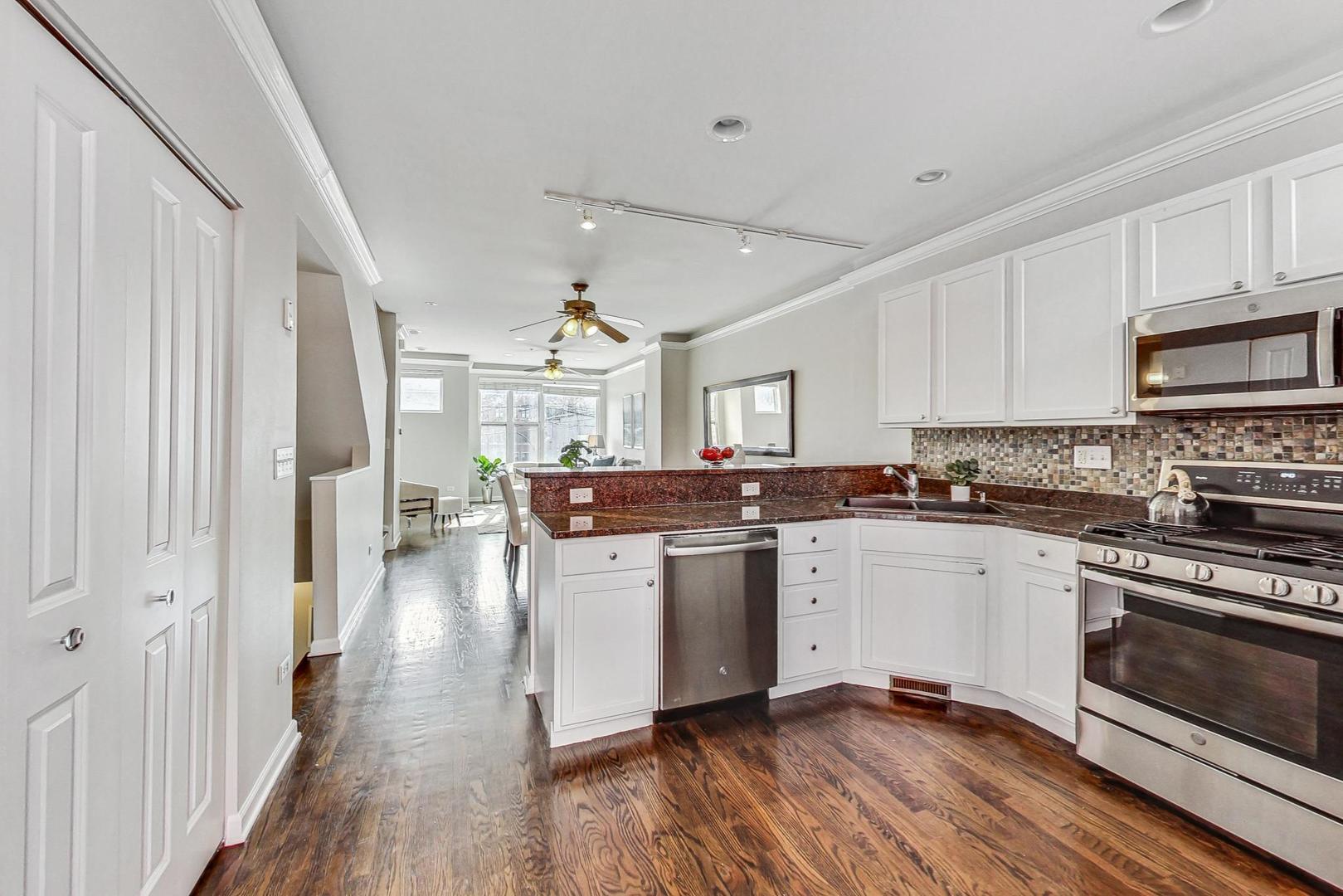 26 South Aberdeen Street, Unit 5 Chicago, IL 60607 - Photo 8 of 37 Gallery Image 8