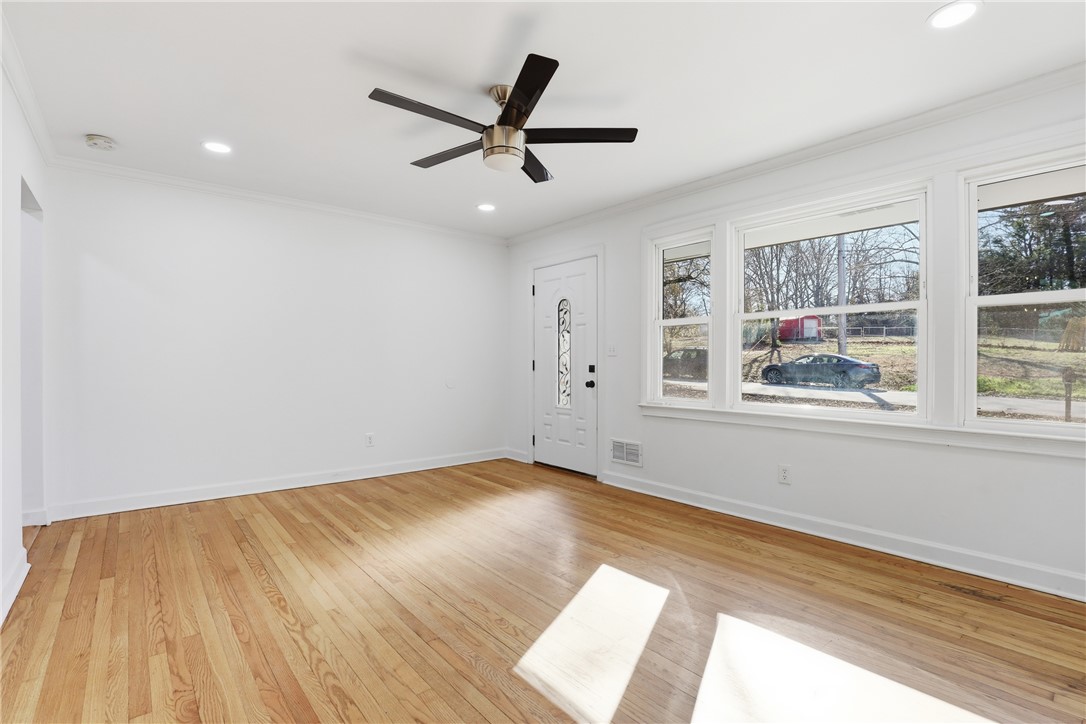601 South D Street Easley, SC 29640 - Photo 4 of 28
