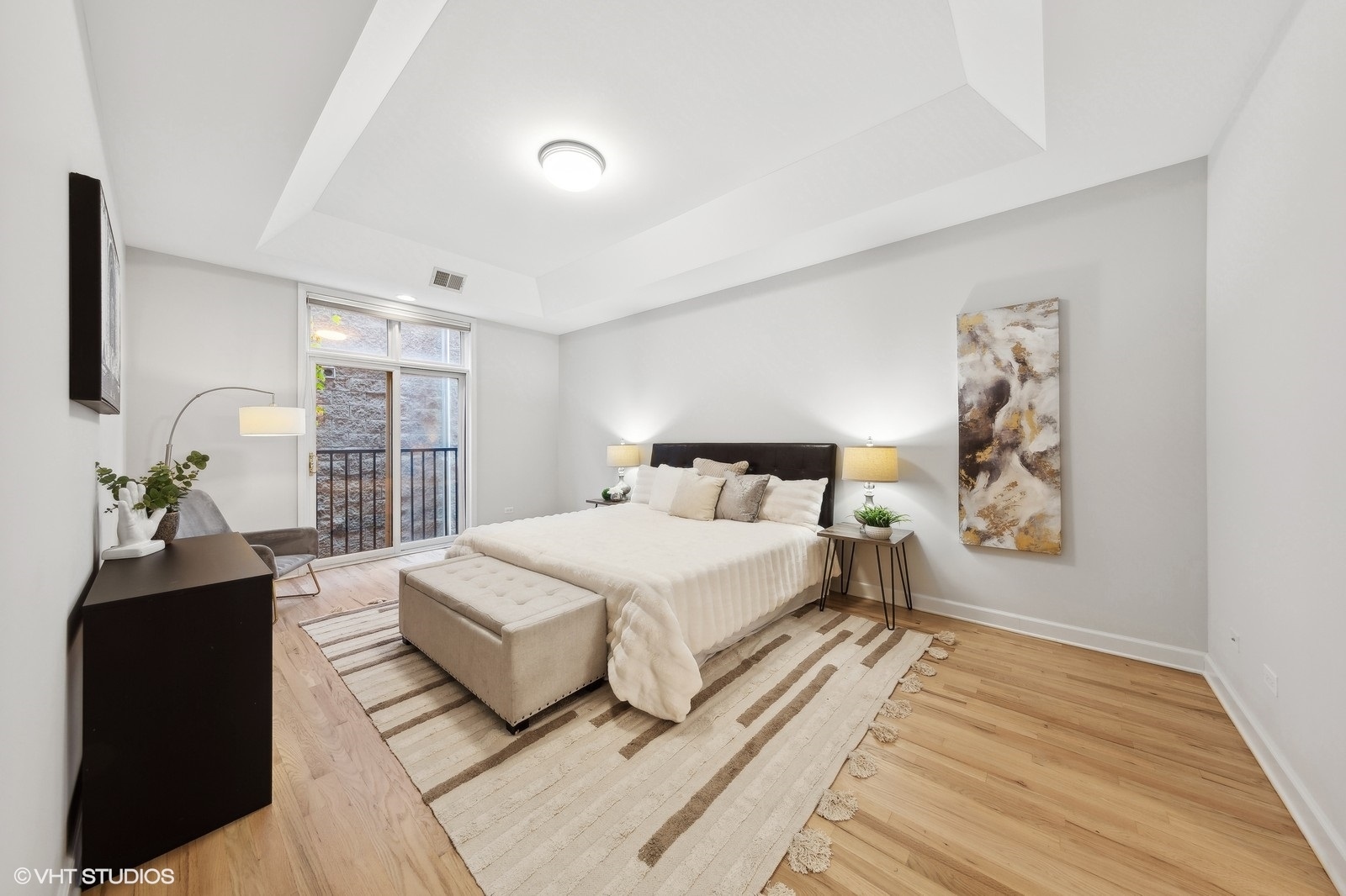 820 West Hubbard Street, Unit 4 Chicago, IL 60642 - Photo 15 of 28 a bedroom with a bed and a potted plant