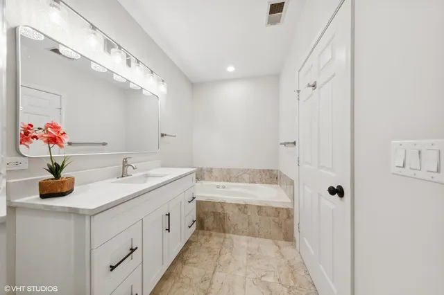 $3,750 | 820 West Hubbard Street, Unit 4, Chicago, IL 60642