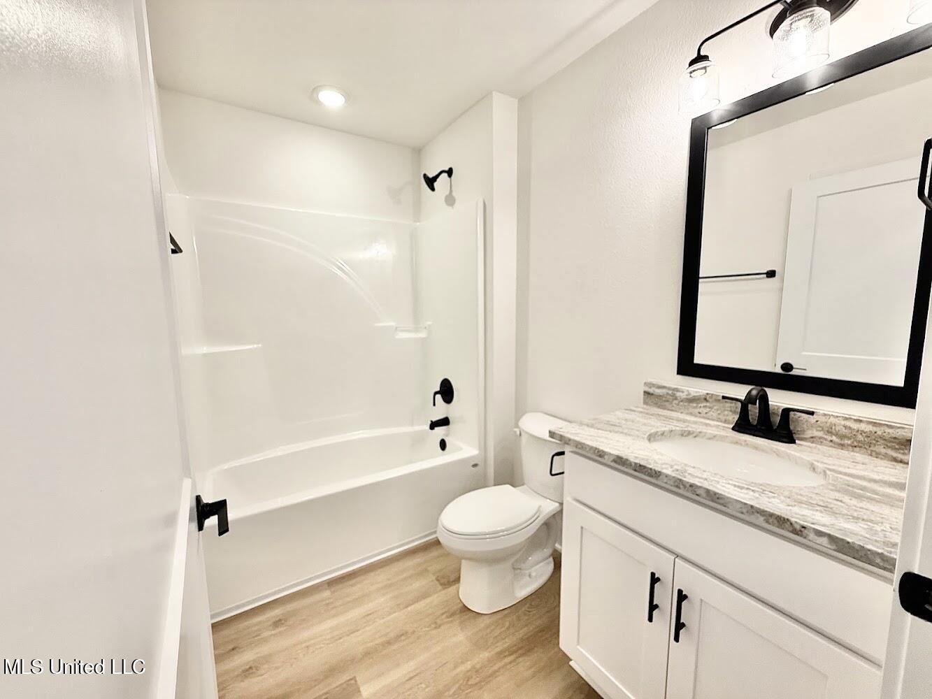 14930 Fritz Circle Gulfport, MS 39503 - Photo 13 of 27 HM 124 guest bath