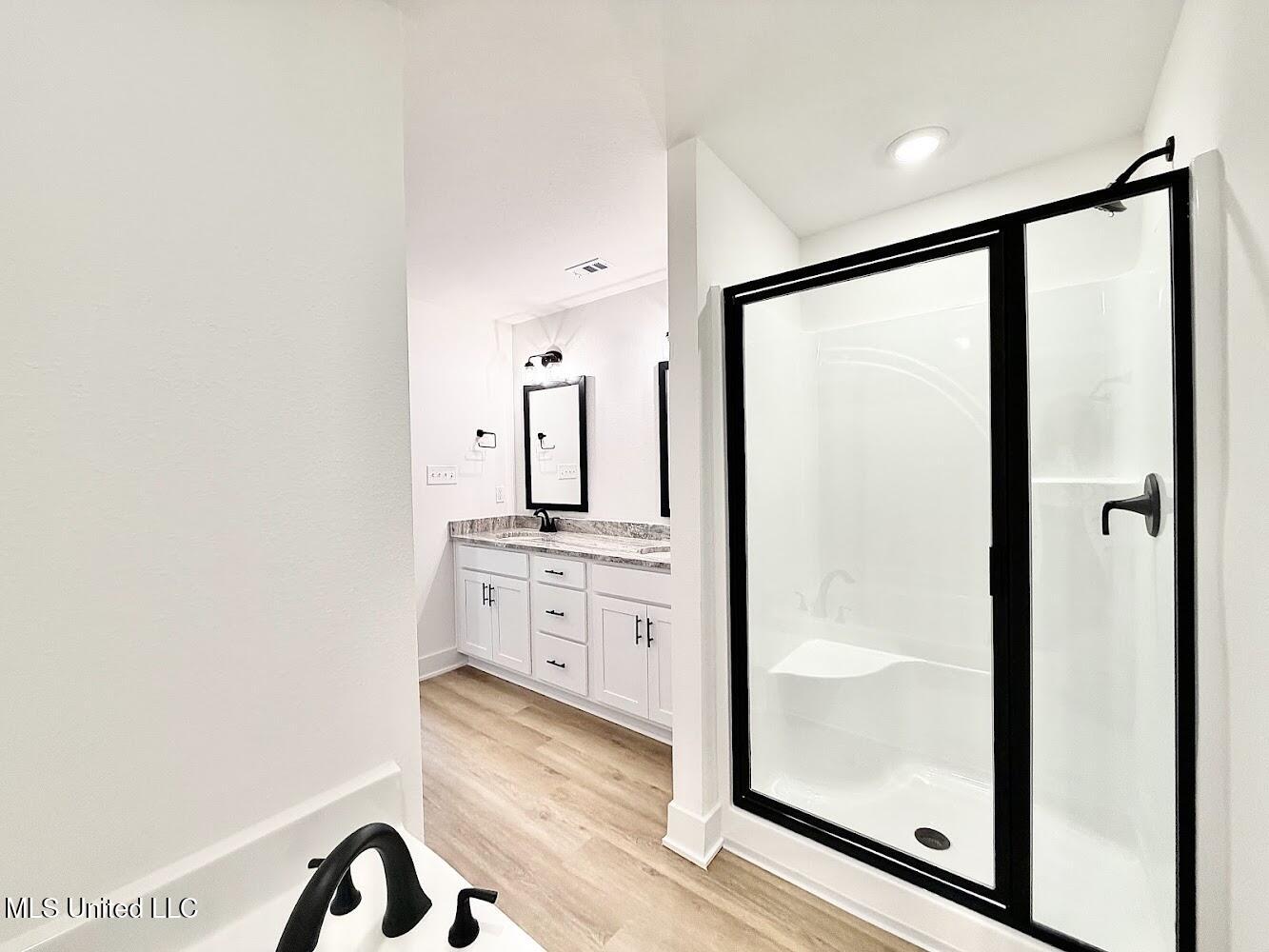 14930 Fritz Circle Gulfport, MS 39503 - Photo 16 of 27 HM 124 Primary bath 2