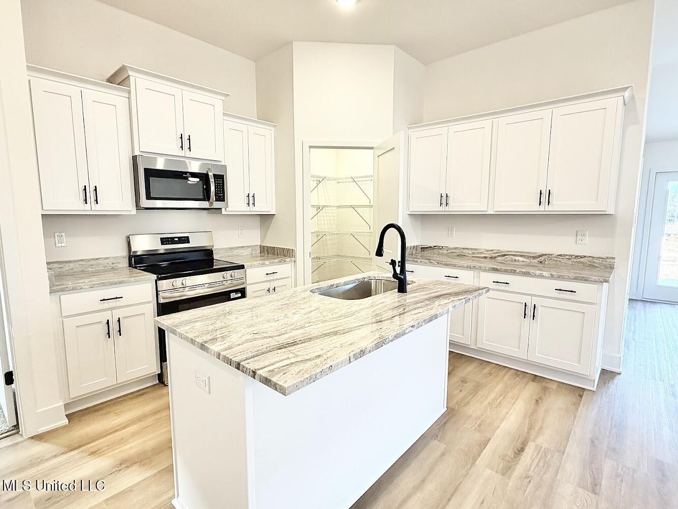 14930 Fritz Circle Gulfport, MS 39503 - Photo 2 of 27 HM 124 kitchen 6