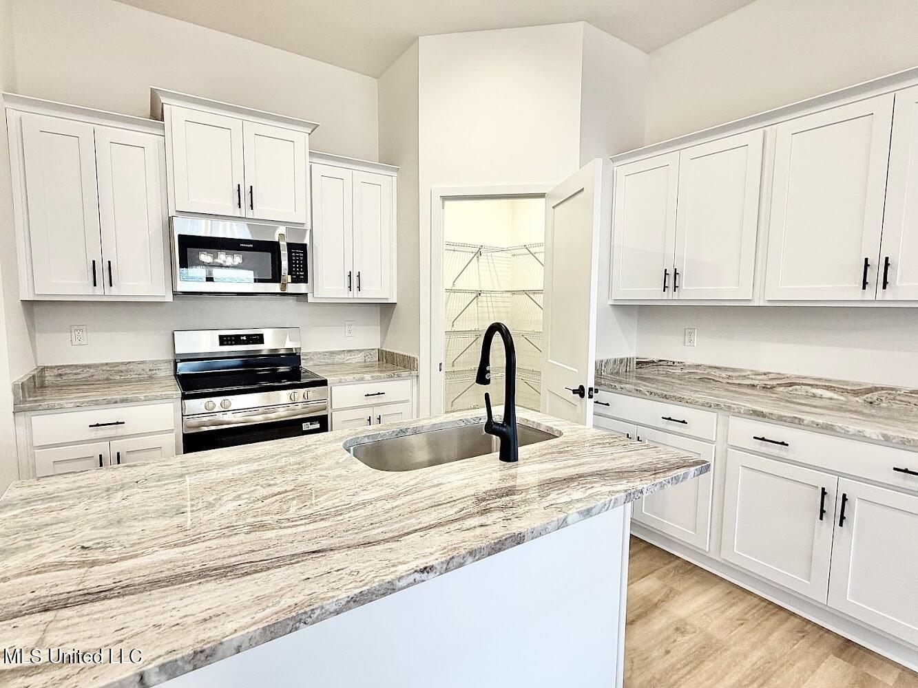 14930 Fritz Circle Gulfport, MS 39503 - Photo 4 of 27 HM 124 kitchen 7