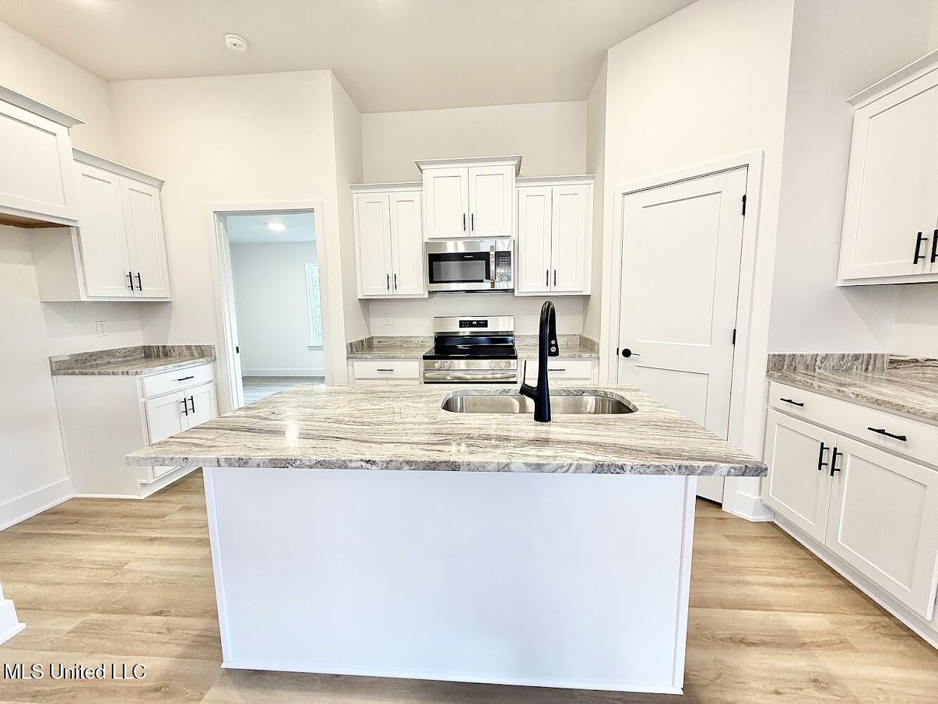 14930 Fritz Circle Gulfport, MS 39503 - Photo 6 of 27 HM 124 kitchen 3