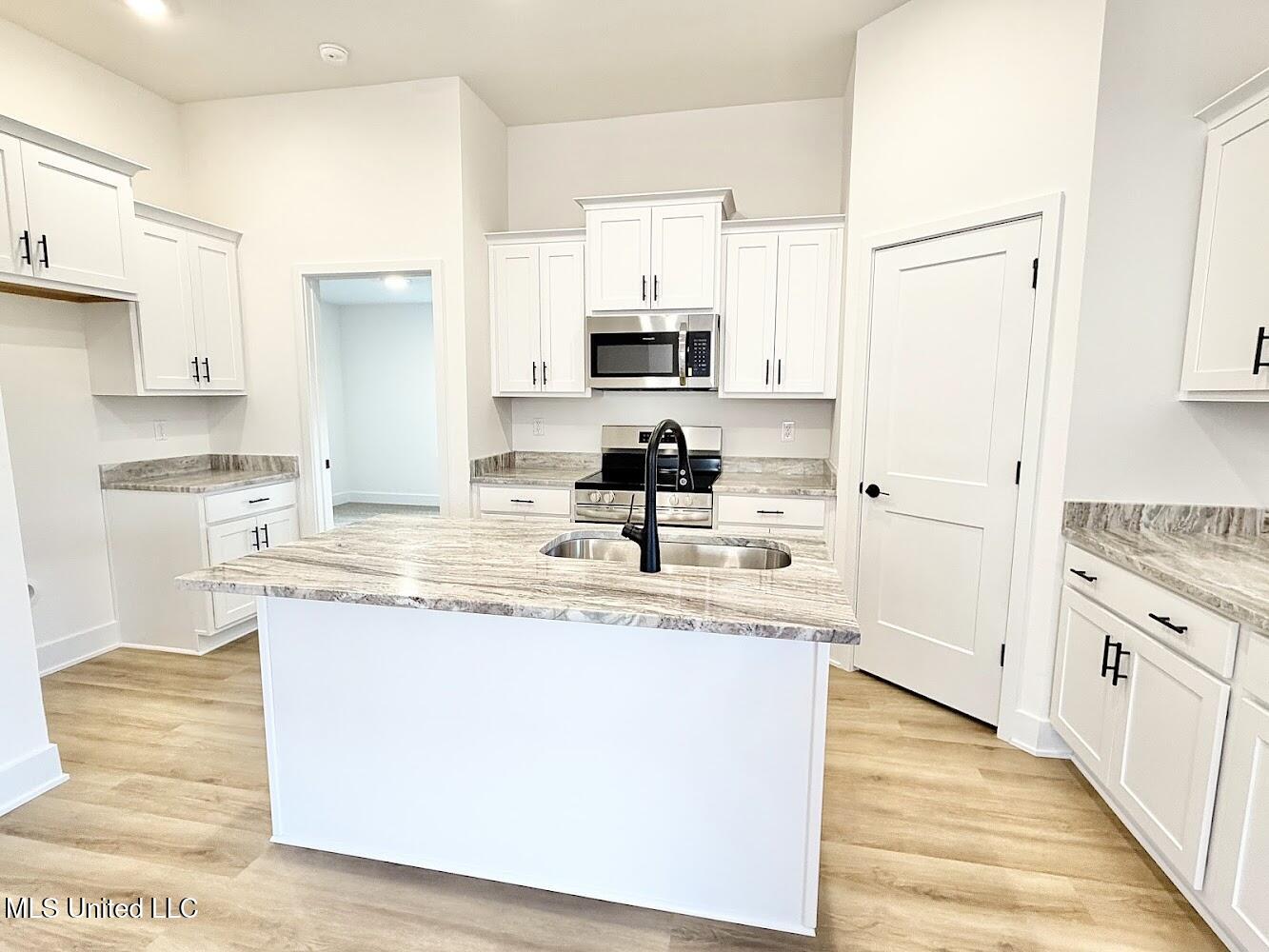 14930 Fritz Circle Gulfport, MS 39503 - Photo 8 of 27 HM 124 kitchen 4