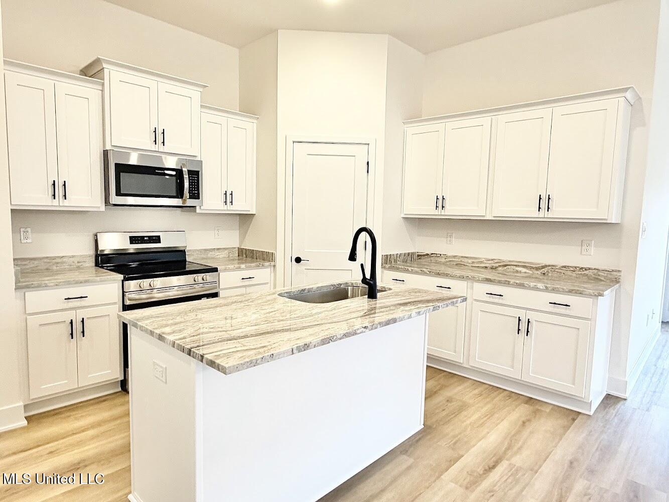 14930 Fritz Circle Gulfport, MS 39503 - Photo 9 of 27 HM 124 kitchen