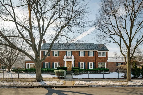$1,200,000 | 1047 Fair Oaks Avenue, Oak Park, IL 60302