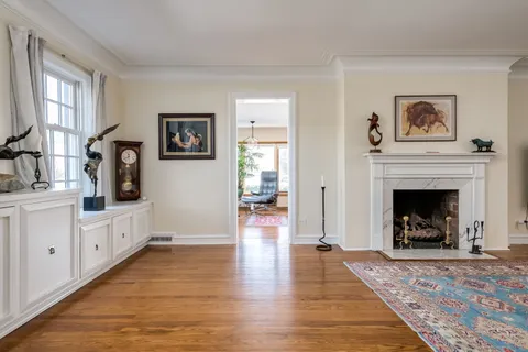 $1,200,000 | 1047 Fair Oaks Avenue, Oak Park, IL 60302