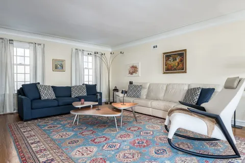 $1,200,000 | 1047 Fair Oaks Avenue, Oak Park, IL 60302