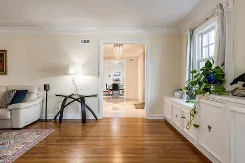 $1,200,000 | 1047 Fair Oaks Avenue, Oak Park, IL 60302