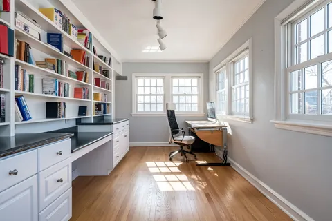 $1,200,000 | 1047 Fair Oaks Avenue, Oak Park, IL 60302