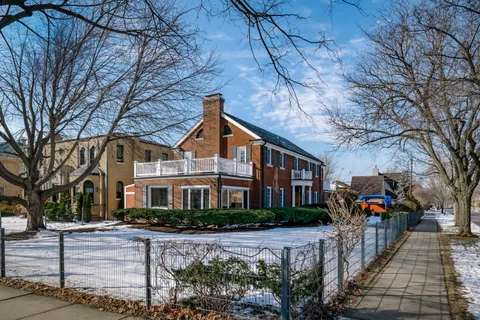 $1,200,000 | 1047 Fair Oaks Avenue, Oak Park, IL 60302