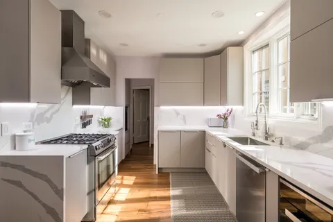 $1,200,000 | 1047 Fair Oaks Avenue, Oak Park, IL 60302