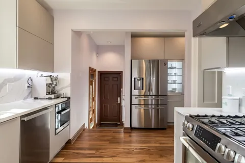 $1,200,000 | 1047 Fair Oaks Avenue, Oak Park, IL 60302