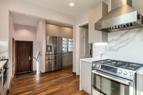 $1,200,000 | 1047 Fair Oaks Avenue, Oak Park, IL 60302