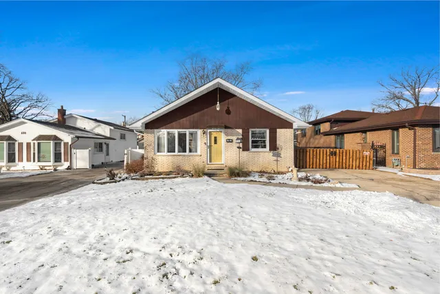 $429,000 | 138 North Elmwood Avenue, Wood Dale, IL 60191