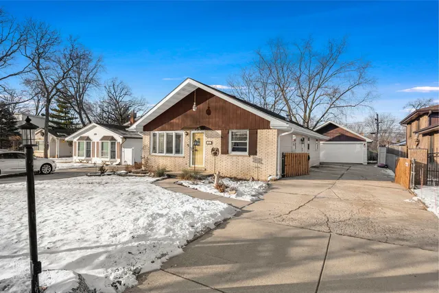 $429,000 | 138 North Elmwood Avenue, Wood Dale, IL 60191