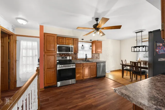 $429,000 | 138 North Elmwood Avenue, Wood Dale, IL 60191