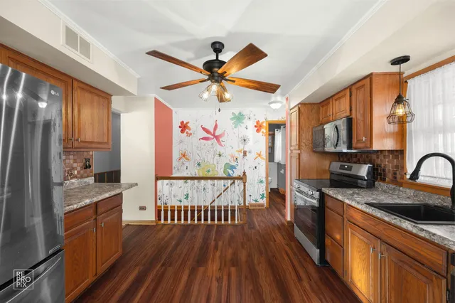 $429,000 | 138 North Elmwood Avenue, Wood Dale, IL 60191