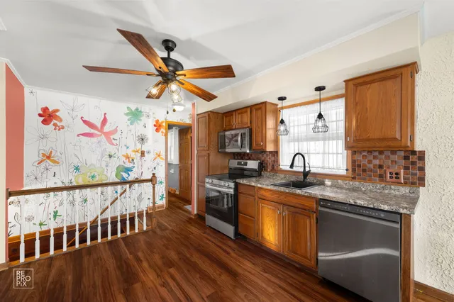 $429,000 | 138 North Elmwood Avenue, Wood Dale, IL 60191