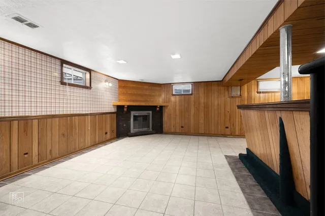 $429,000 | 138 North Elmwood Avenue, Wood Dale, IL 60191