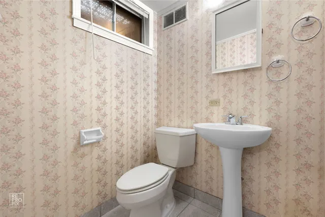 $429,000 | 138 North Elmwood Avenue, Wood Dale, IL 60191