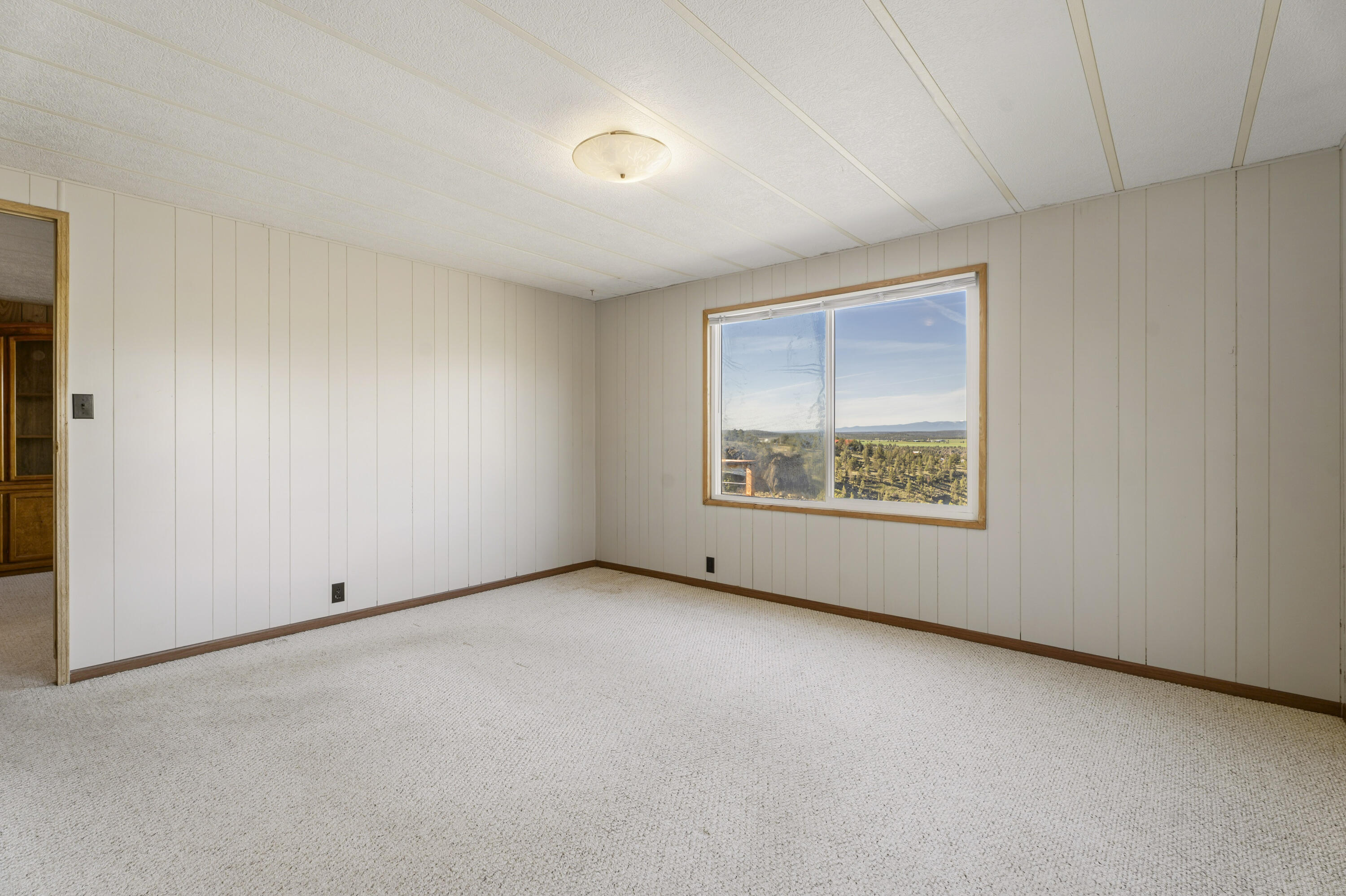 9318 Southwest Panorama Road Terrebonne, OR 97760 - Photo 17 of 44 31-Bedroom