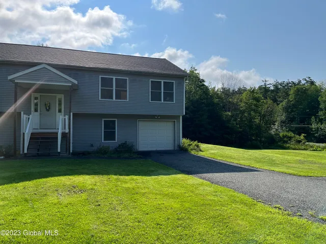 $1,950 | 202 North Nassau Road, Unit 1, Averill Park, NY 12018