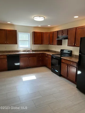 $1,950 | 202 North Nassau Road, Unit 1, Averill Park, NY 12018
