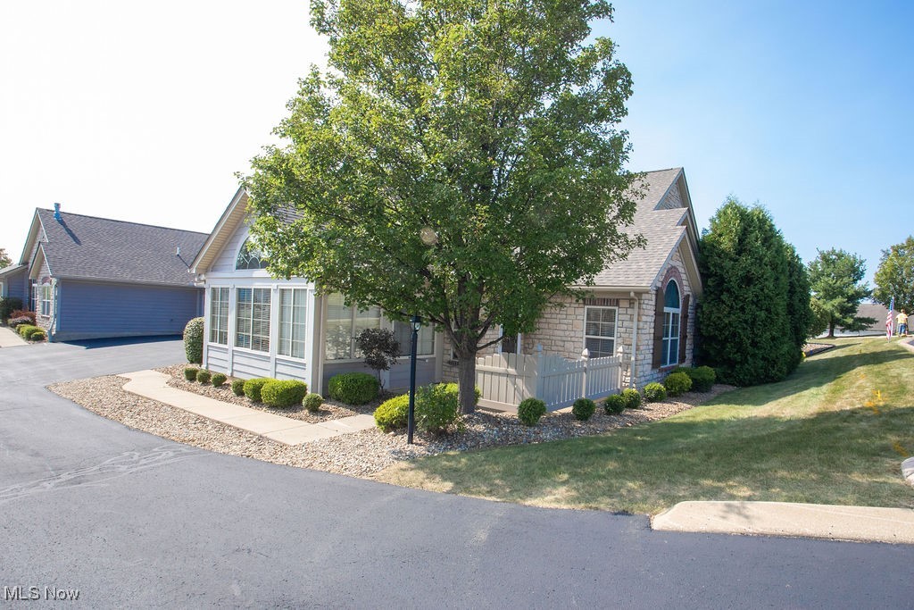 9151 Springfield Road, Unit 202 Youngstown, OH 44514 - Photo 4 of 27 Gallery Image 4