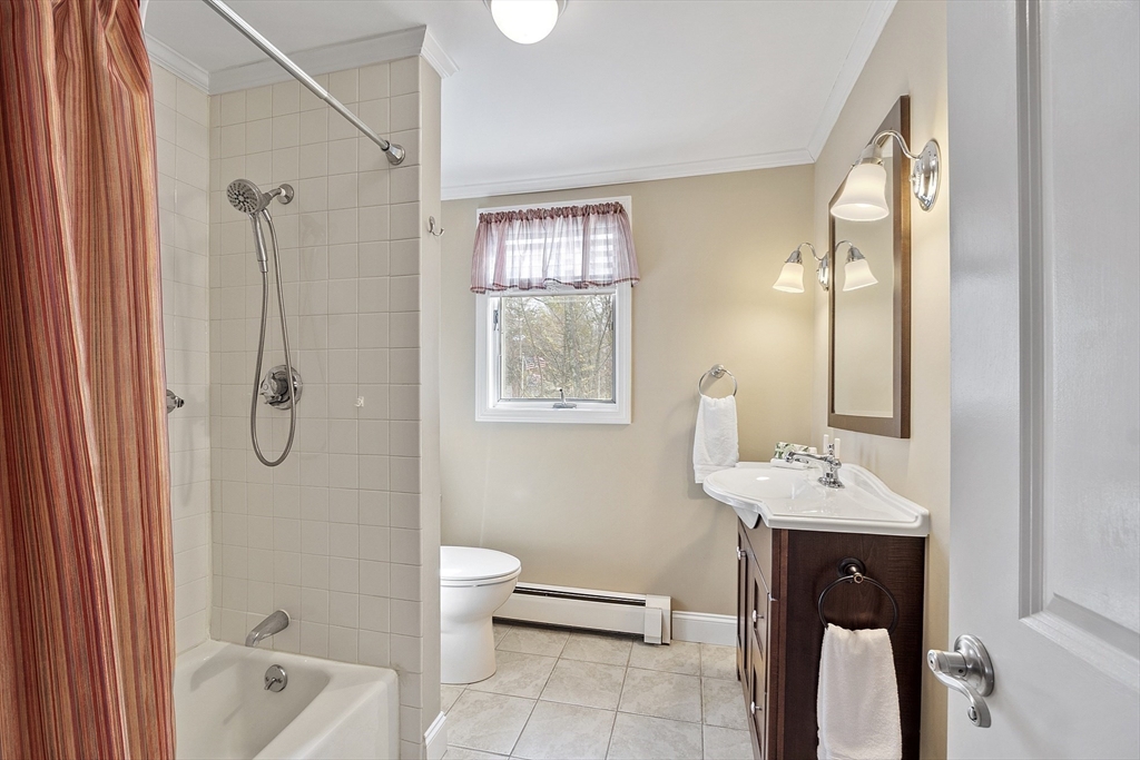 2 Bumpy Lane Methuen, MA 01844 - Photo 10 of 32