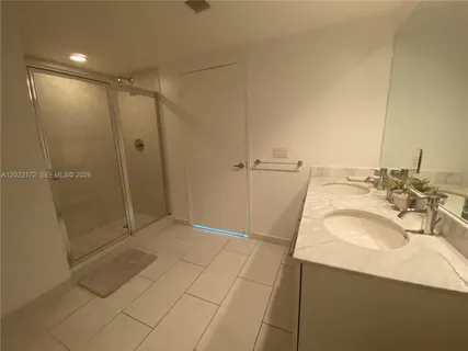 $718,000 | 950 Brickell Bay Drive, Unit 2206, Miami, FL 33131