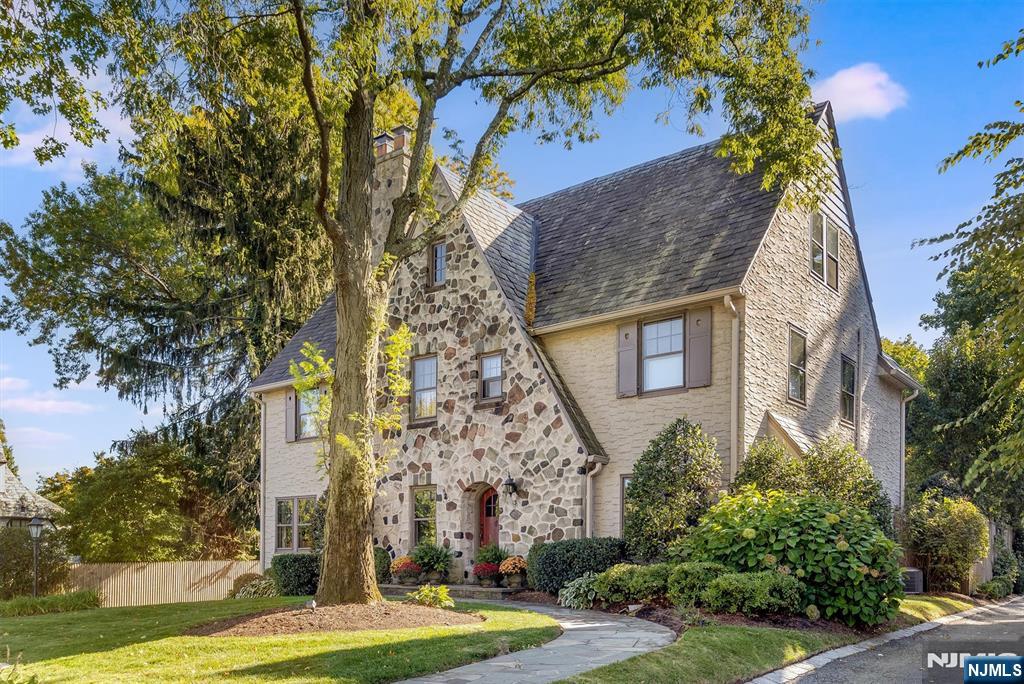 13 Ferncliff Terrace Glen Ridge, NJ 07028 - Photo 2 of 49 not sure