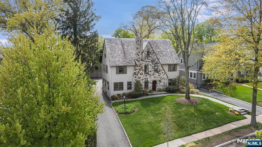 13 Ferncliff Terrace Glen Ridge, NJ 07028 - Photo 4 of 49 a view of a house with a yard